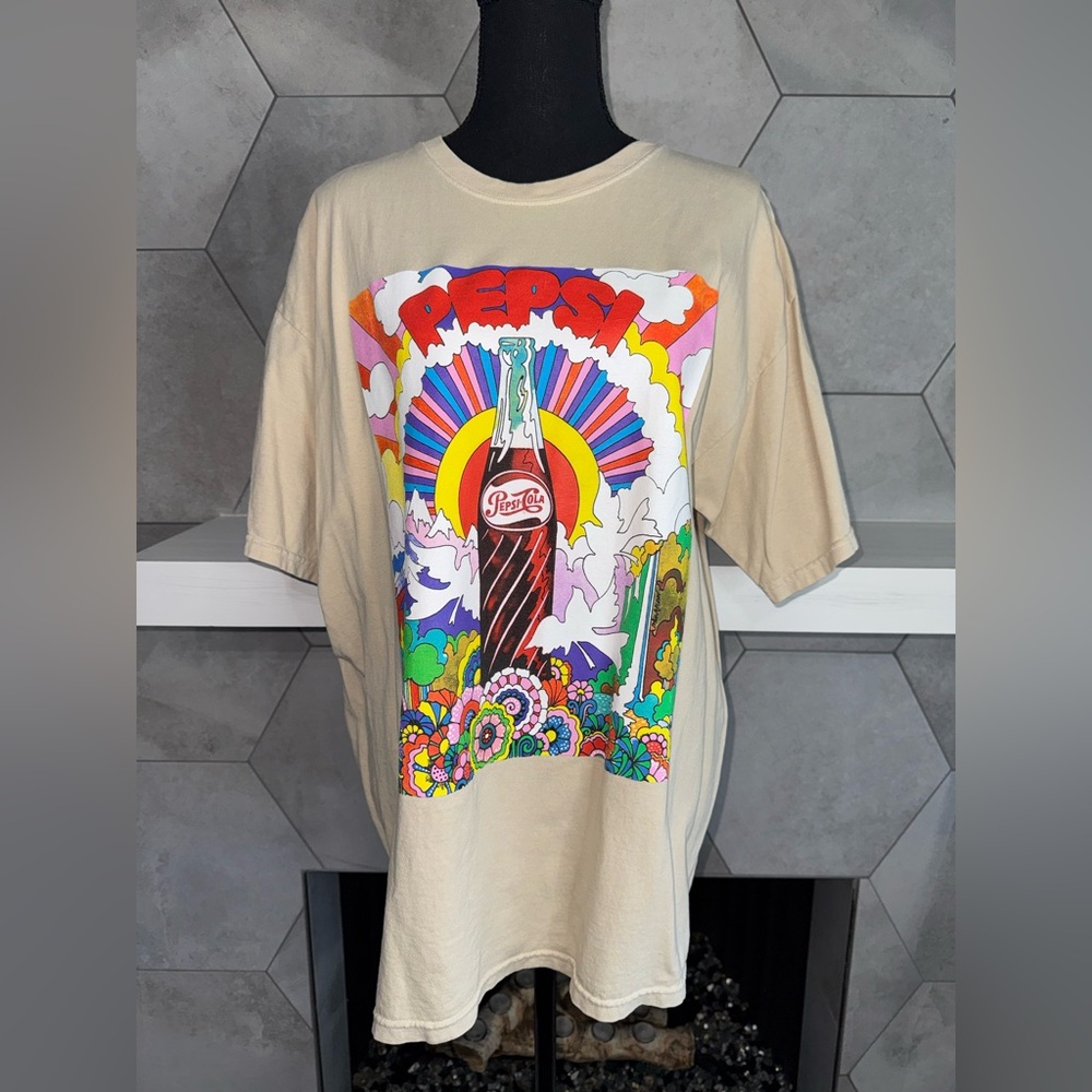 Pepsi 🌈 Groovy Rainbow and Cream Oversized Graphic Tee Women's Size XL Like New!